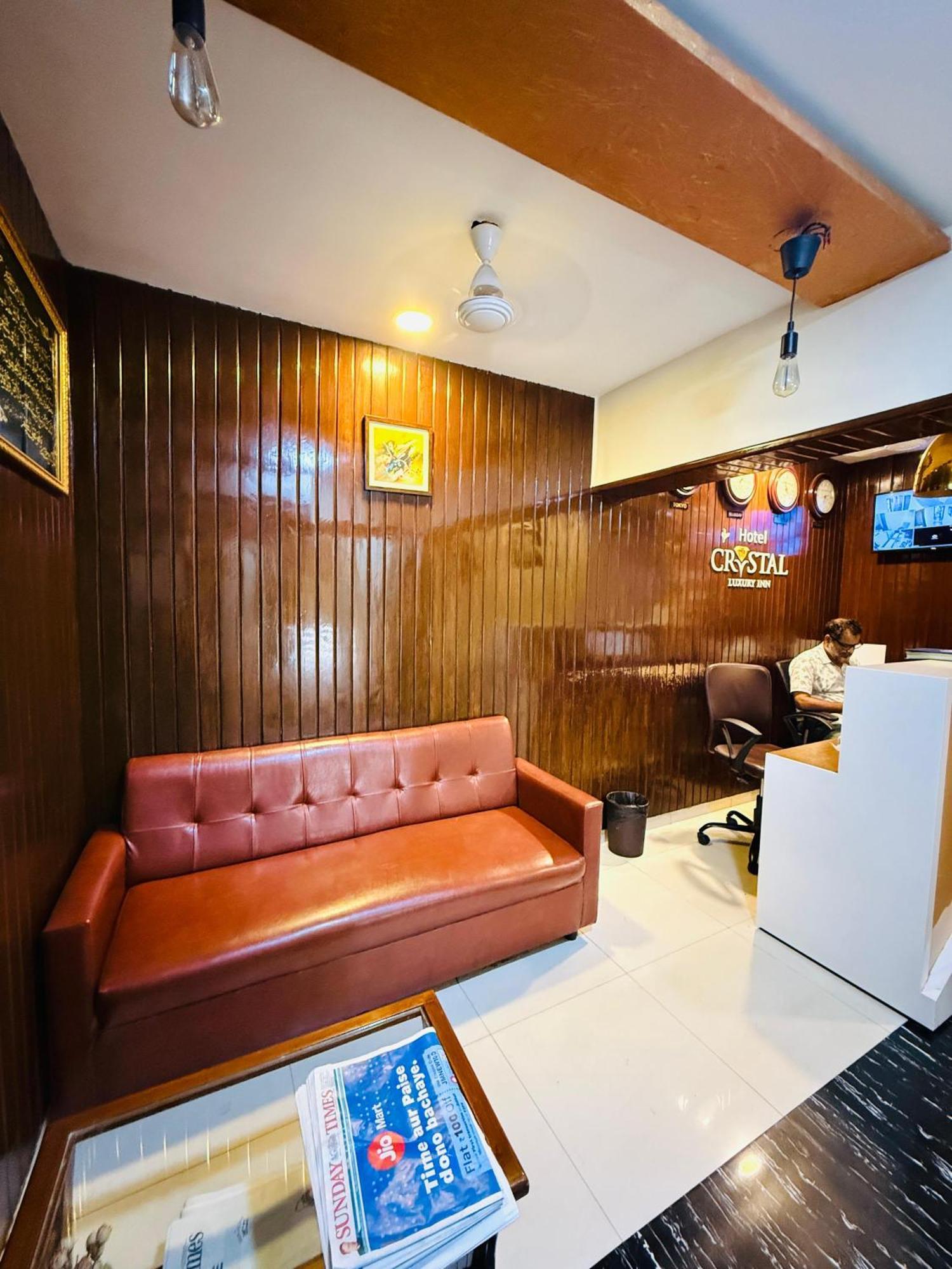 Hotel Crystal Luxury Inn- Bandra Мумбай Екстериор снимка