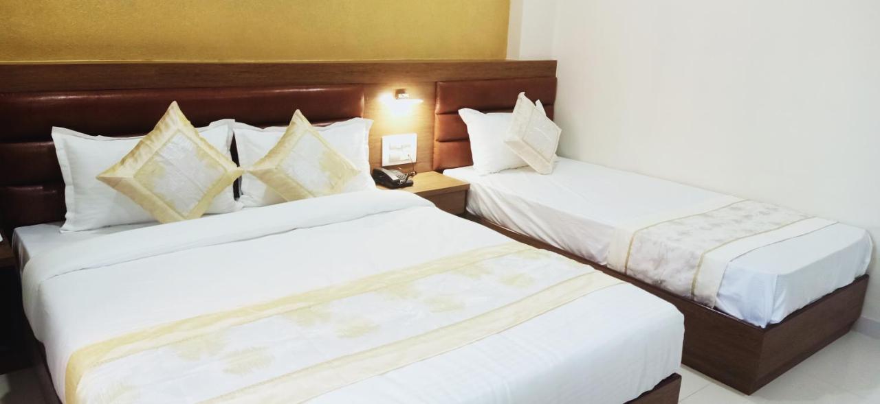 Hotel Crystal Luxury Inn- Bandra Мумбай Екстериор снимка