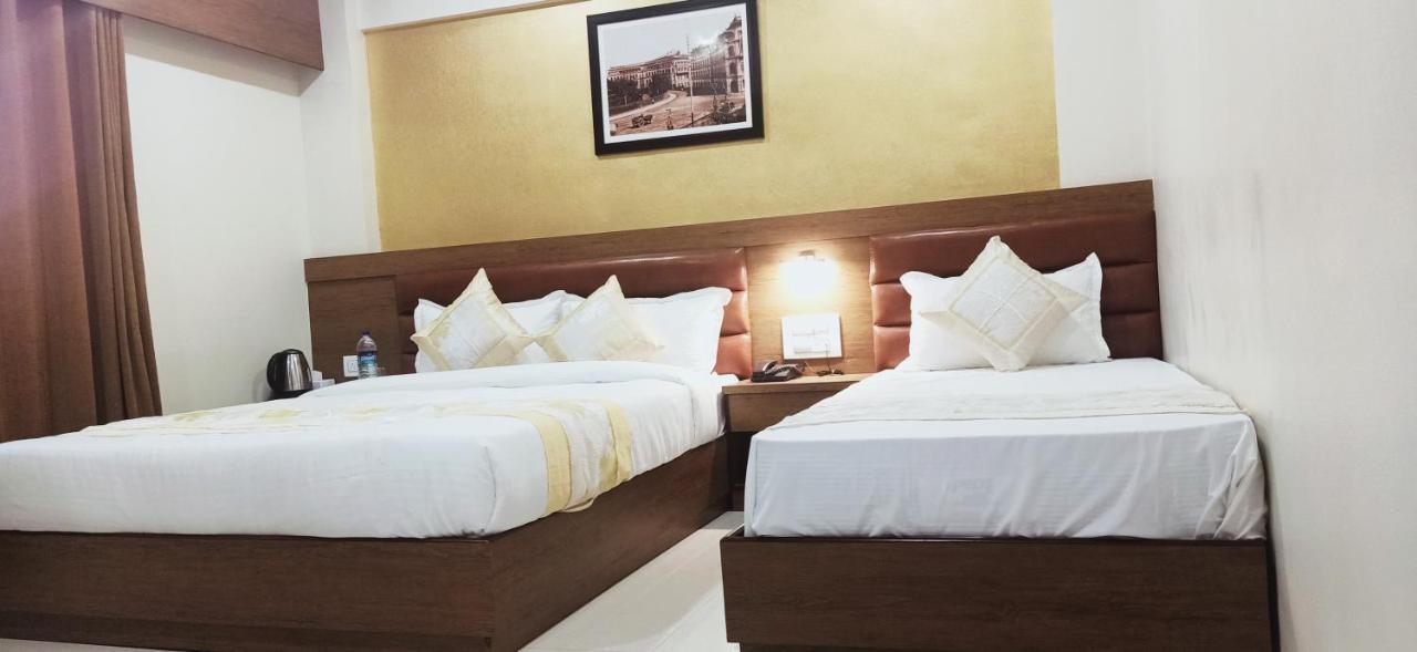 Hotel Crystal Luxury Inn- Bandra Мумбай Екстериор снимка